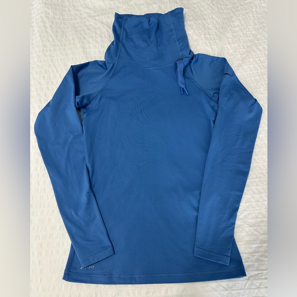 Women’s Nike Pro Hyperwarm Cowl Neck Longsleeve Shirt. Small.